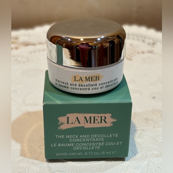 La Mer Other - La Mer Neck and Décolleté Concentrate - Silver Lid with Green Box